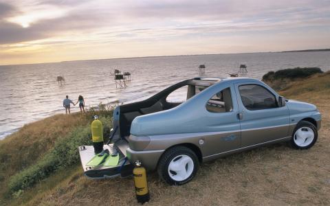 berlingo_plage_concept_1996_scene_de_plongee.jpg